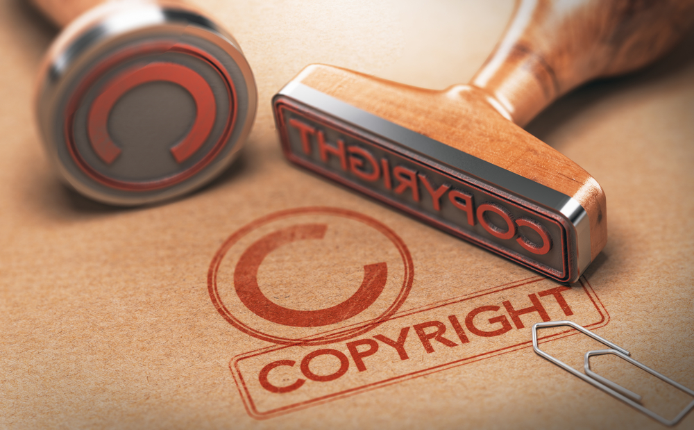 Timbri sul copyright, simbolo di tutela del diritto d’autore.